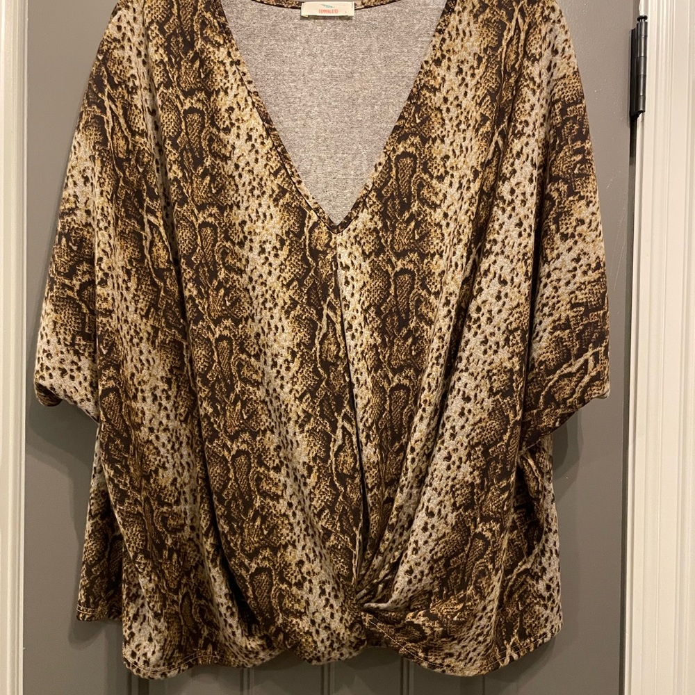 Hummingbird blouse - Snake print- Size L (NWOT)